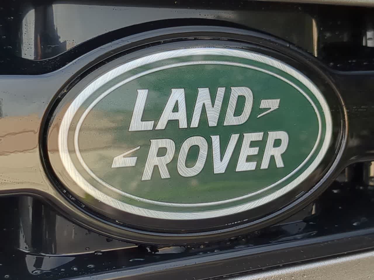 2025 Land Rover Defender 110 11