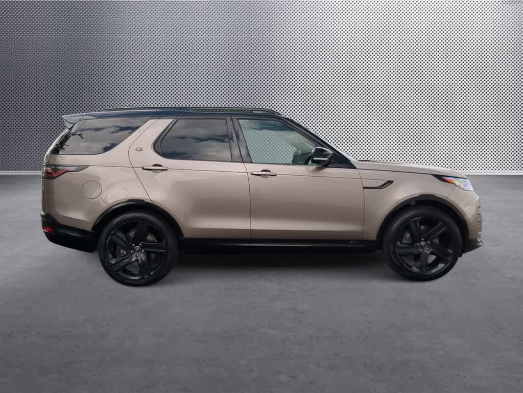 Thumbnail: 2022 Land Rover Discovery - 9