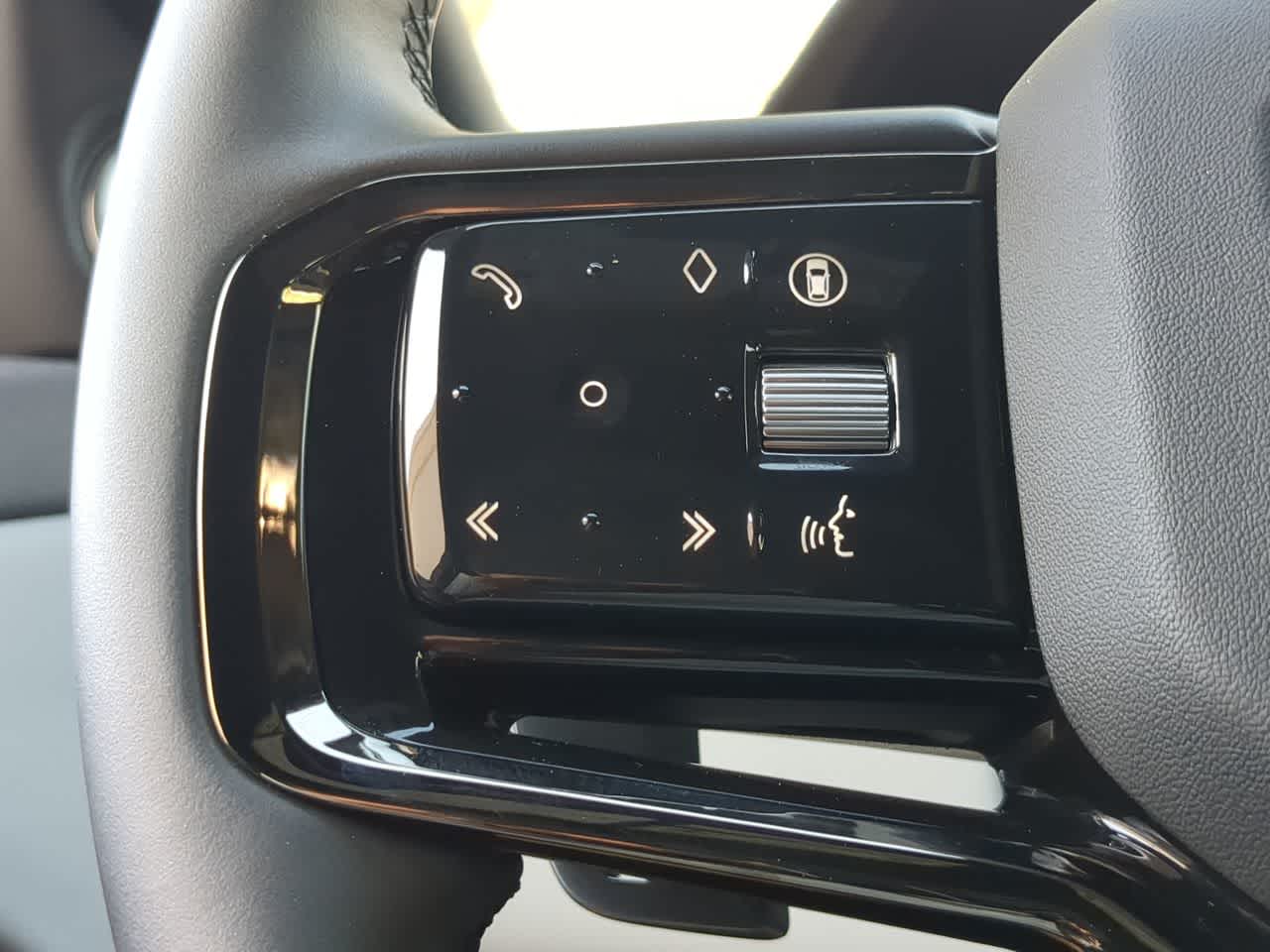 Thumbnail: 2026 Land Rover Range Rover Evoque - 25