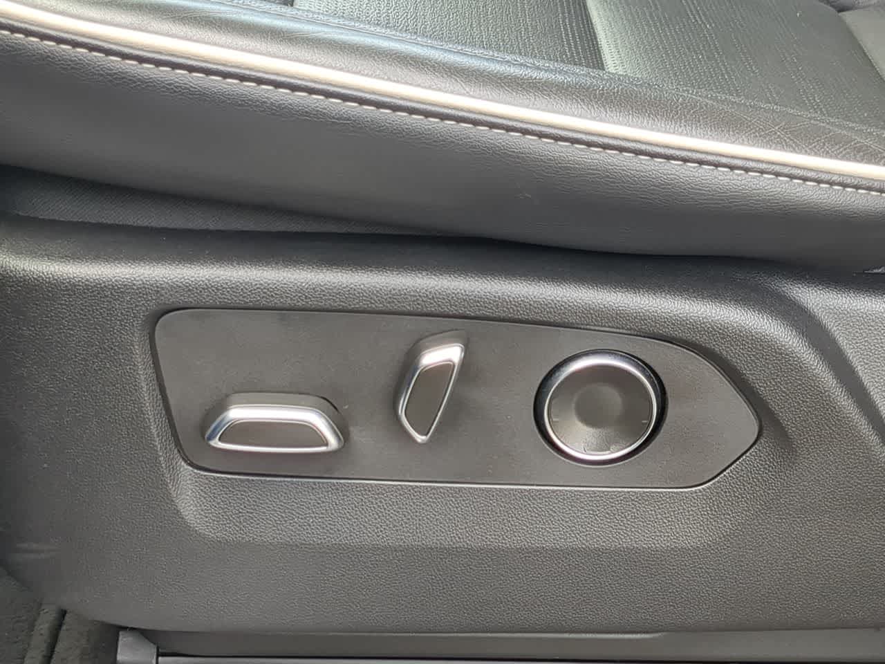 Thumbnail: 2024 Cadillac Escalade - 18