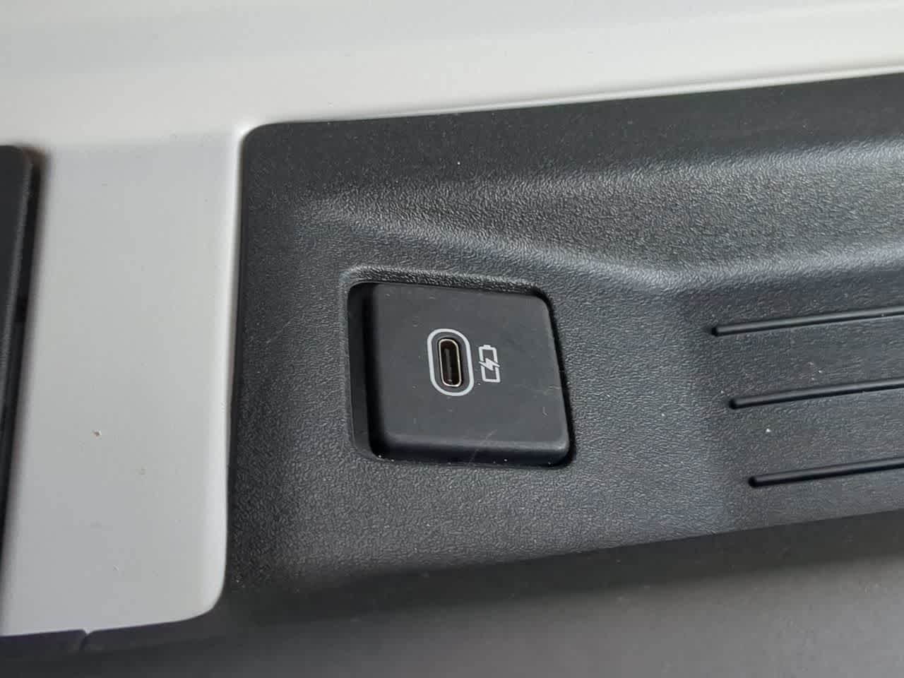 Thumbnail: 2025 Land Rover Defender - 33