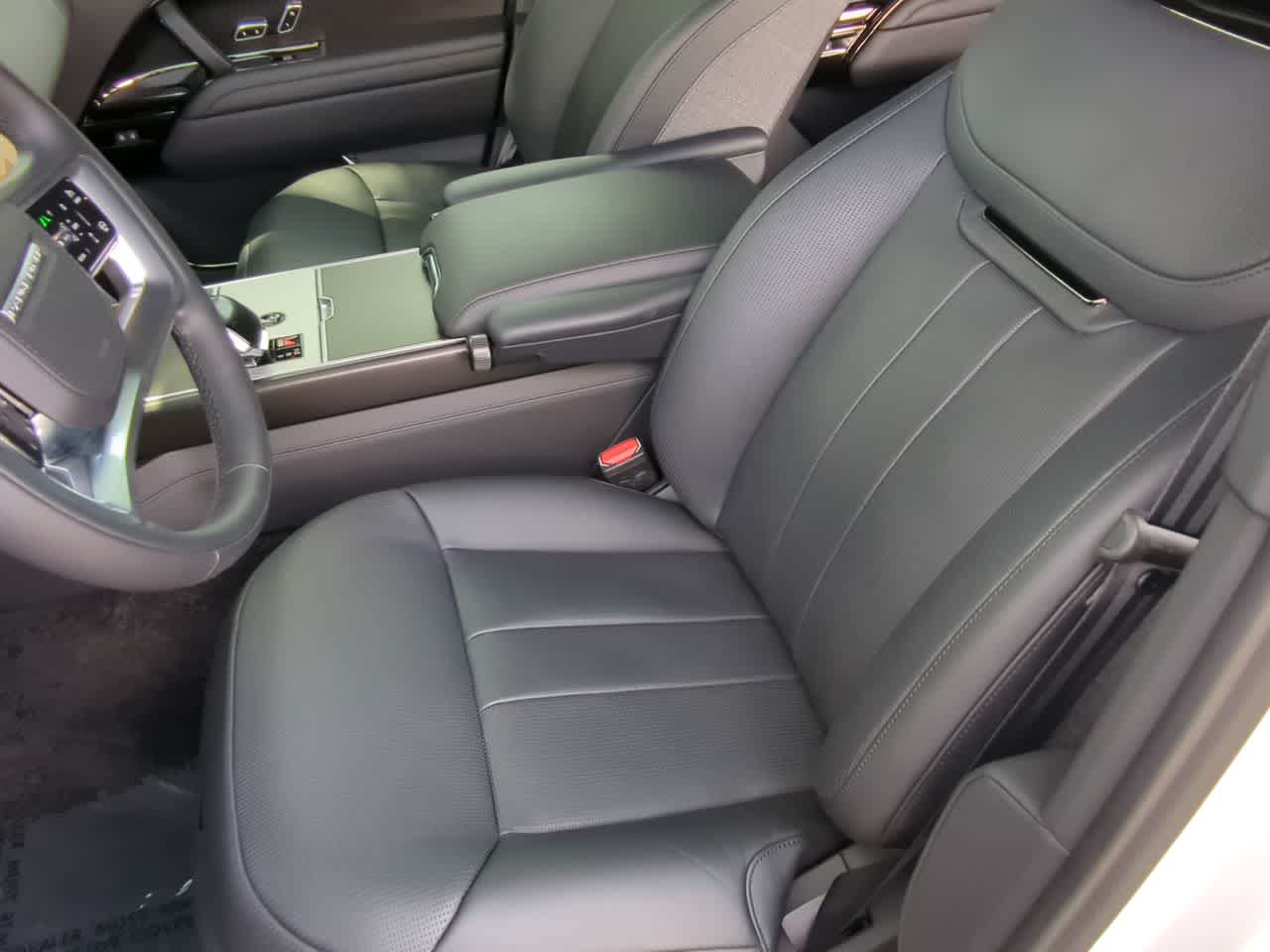 Thumbnail: 2025 Land Rover Range Rover - 17