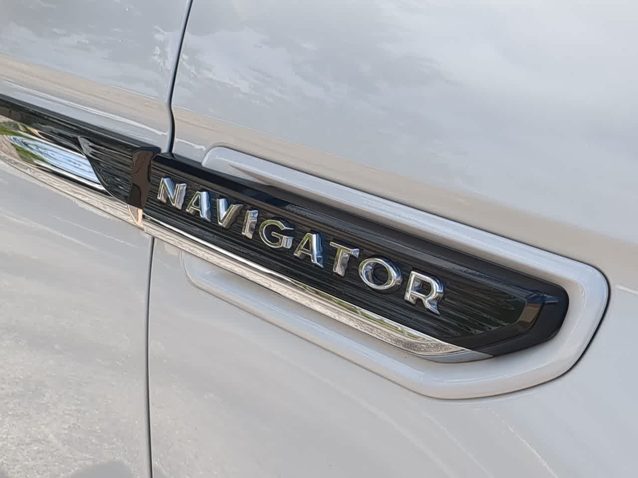 Thumbnail: 2022 Lincoln Navigator - 13