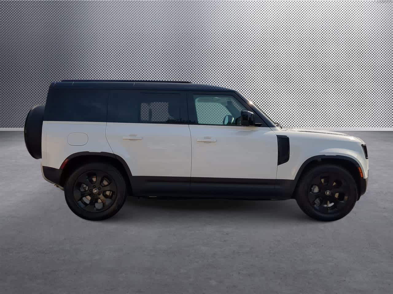 Thumbnail: 2025 Land Rover Defender - 9