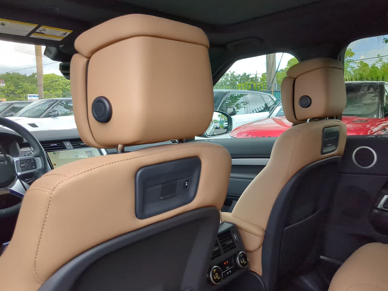 Thumbnail: 2024 Land Rover Discovery - 18