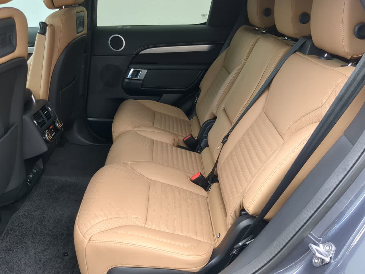 Thumbnail: 2025 Land Rover Discovery - 20