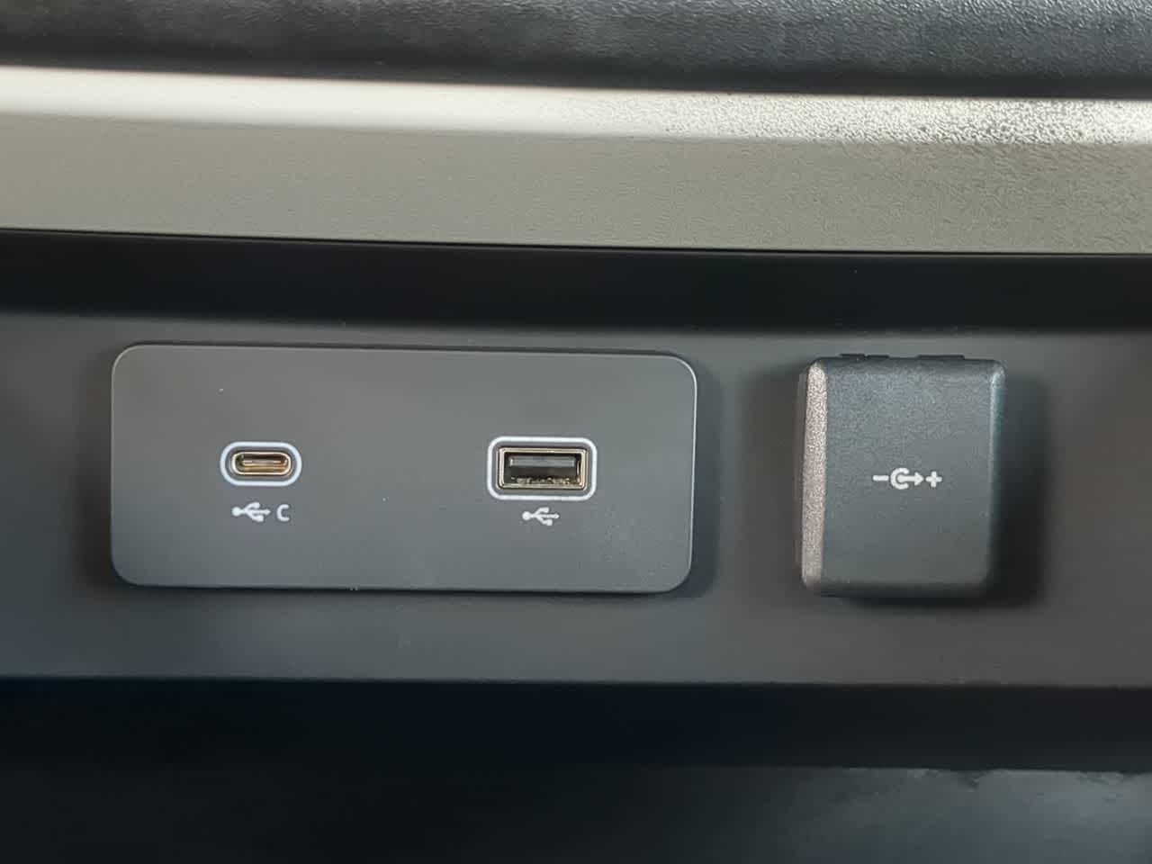 Thumbnail: 2020 Land Rover Defender - 34