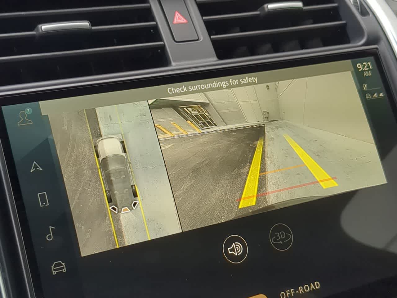 Thumbnail: 2023 Land Rover Discovery - 31