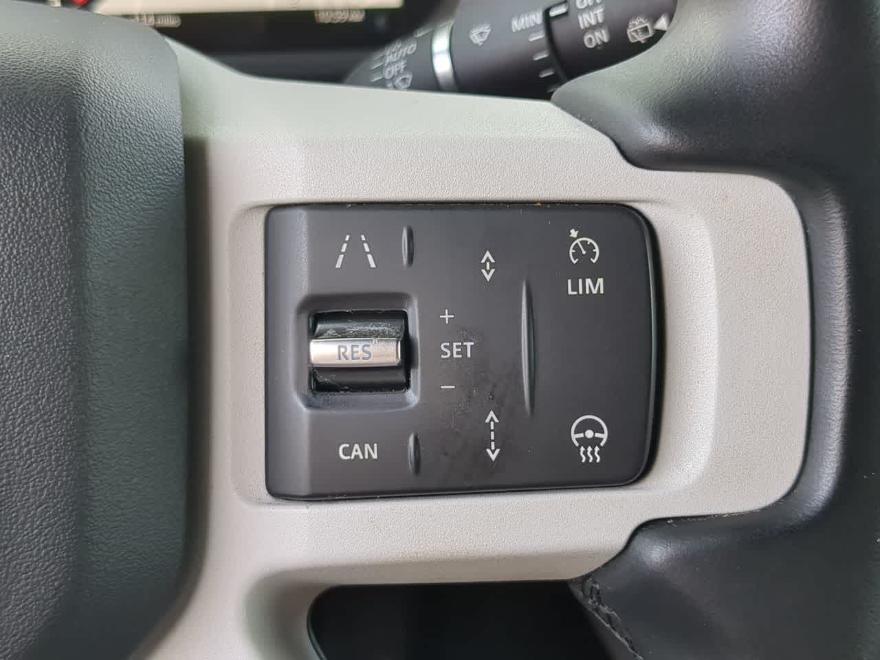 Thumbnail: 2025 Land Rover Defender - 27