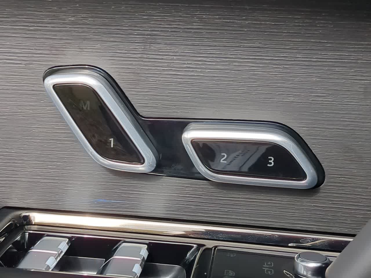 Thumbnail: 2025 Land Rover Range Rover Sport - 17