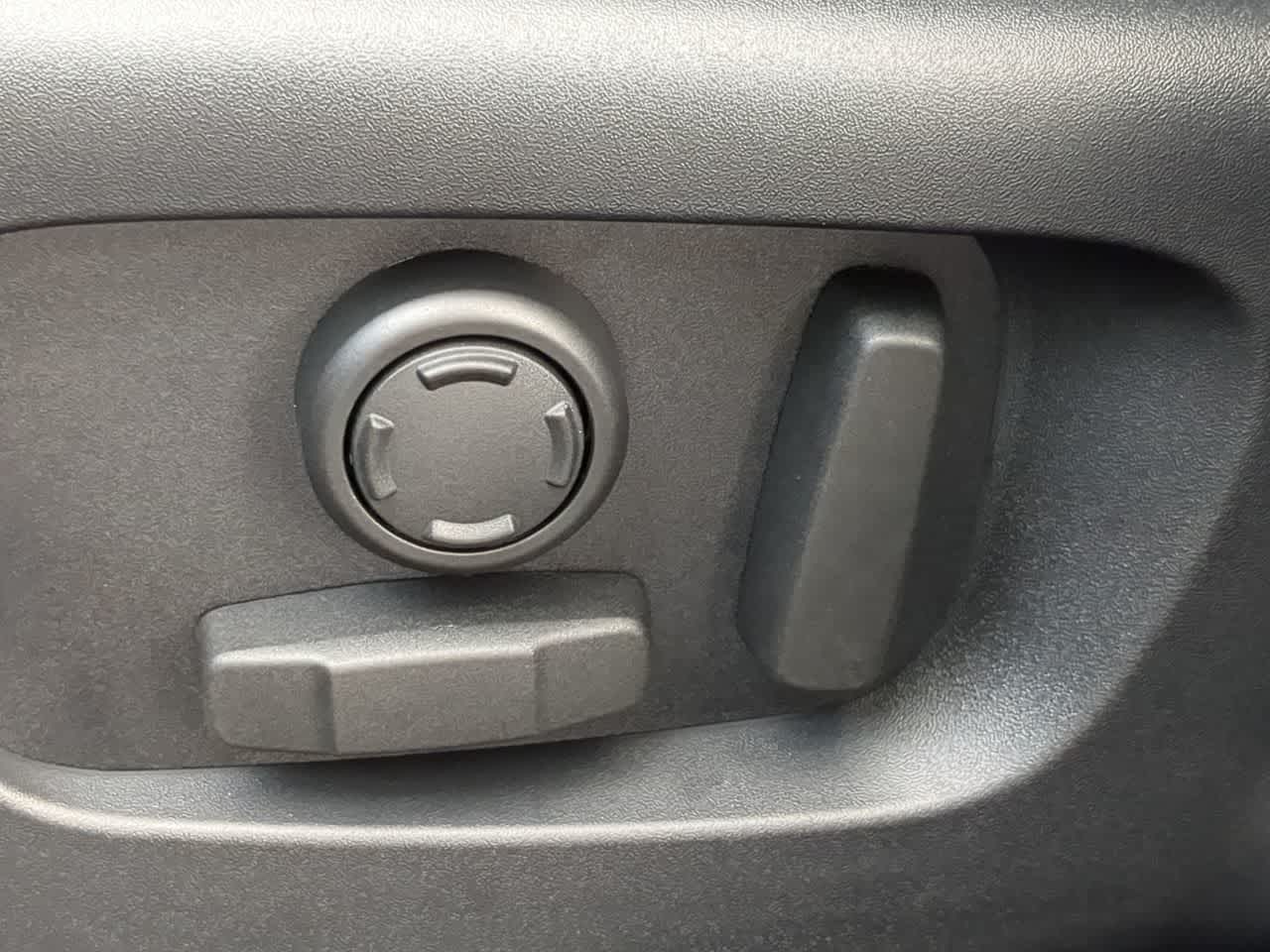 Thumbnail: 2026 Land Rover Range Rover Velar - 17