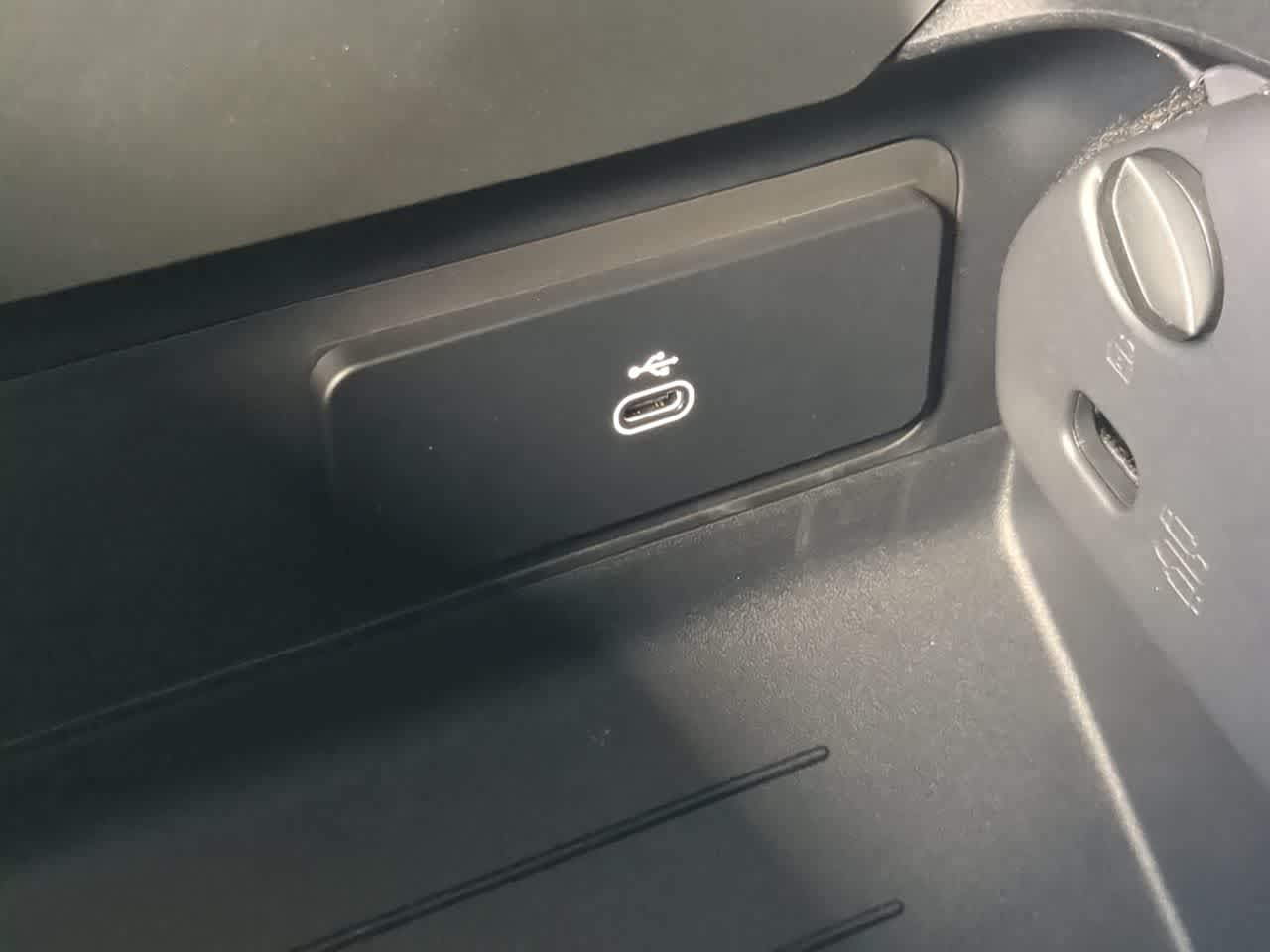 Thumbnail: 2025 Land Rover Defender - 34