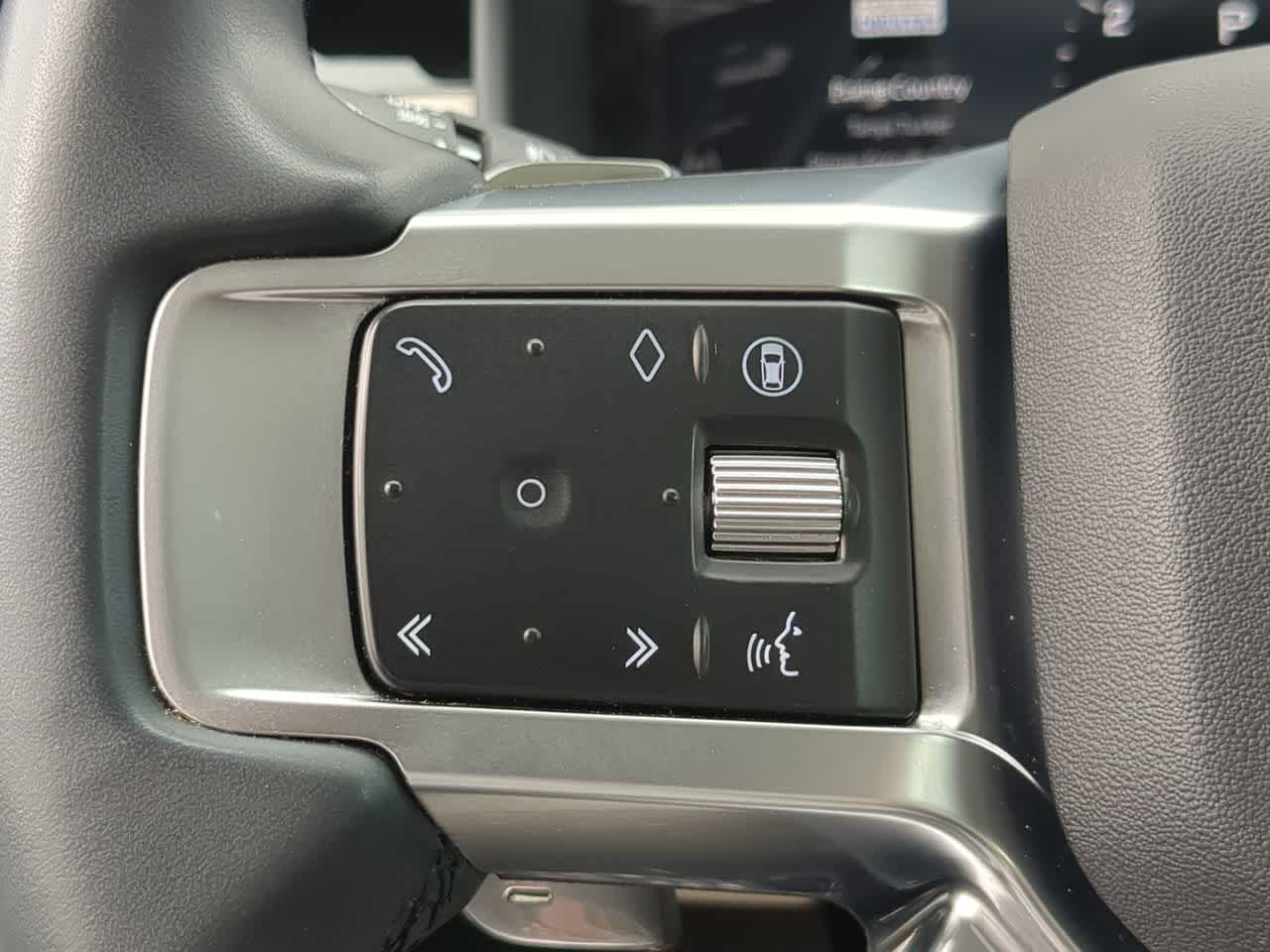 Thumbnail: 2025 Land Rover Discovery - 24