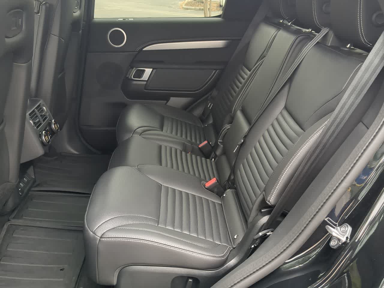 Thumbnail: 2025 Land Rover Discovery - 21