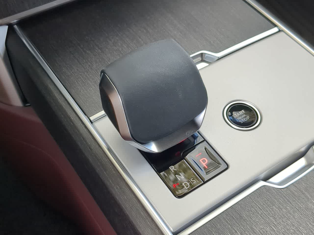 Thumbnail: 2025 Land Rover Range Rover - 34