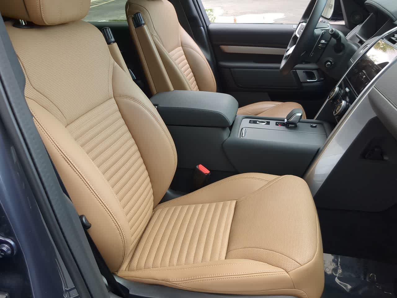 Thumbnail: 2025 Land Rover Discovery - 23