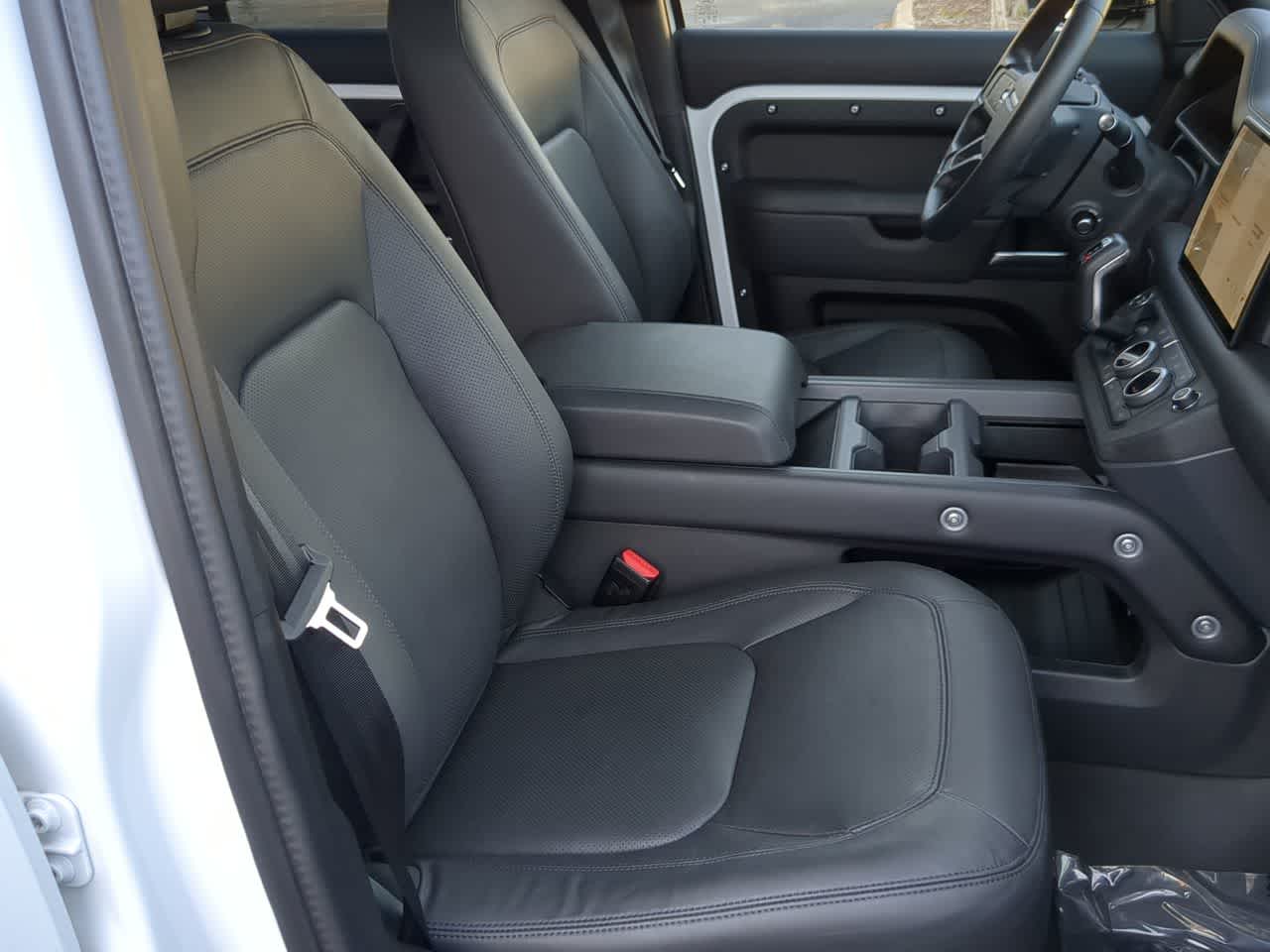 Thumbnail: 2025 Land Rover Defender - 23