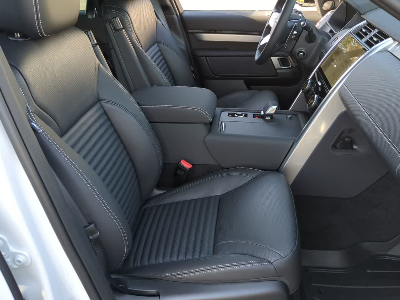 Thumbnail: 2026 Land Rover Discovery - 24