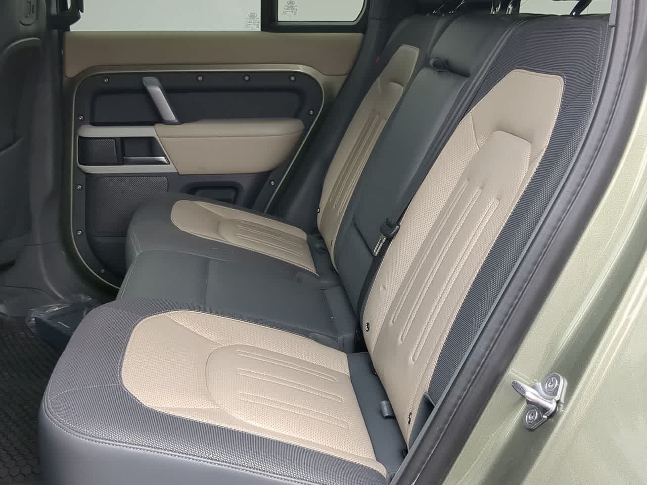 Thumbnail: 2022 Land Rover Defender - 18