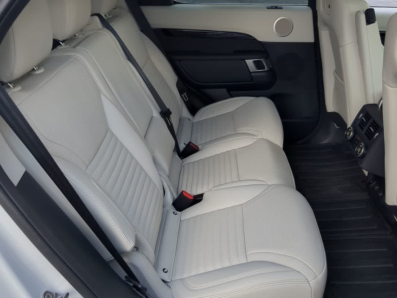 Thumbnail: 2025 Land Rover Discovery - 21