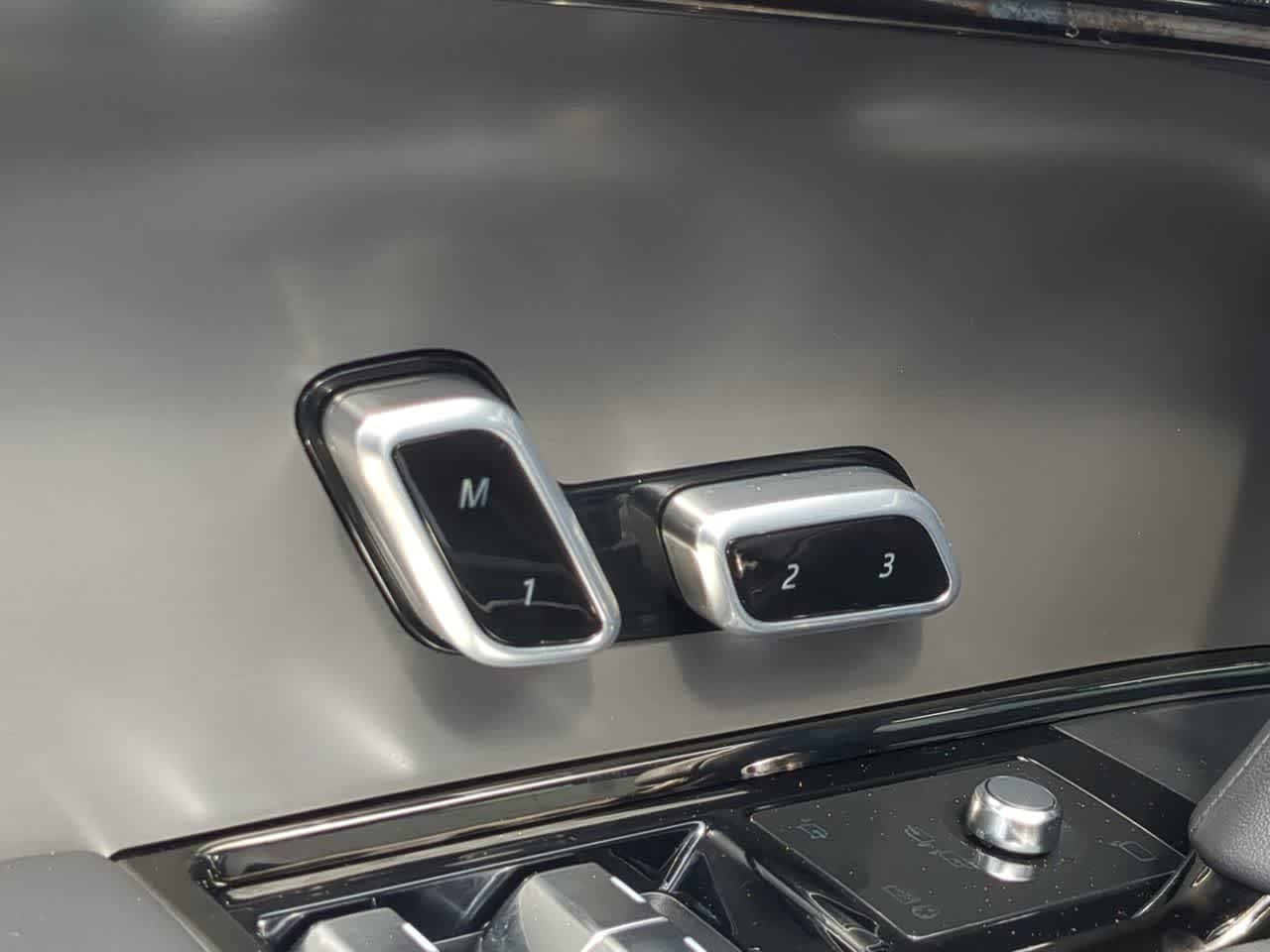 Thumbnail: 2025 Land Rover Range Rover Sport - 18