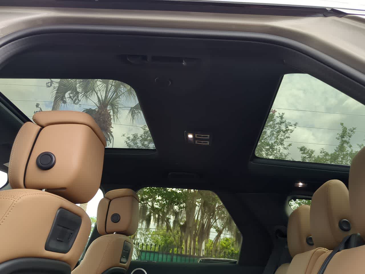 Thumbnail: 2024 Land Rover Discovery - 22