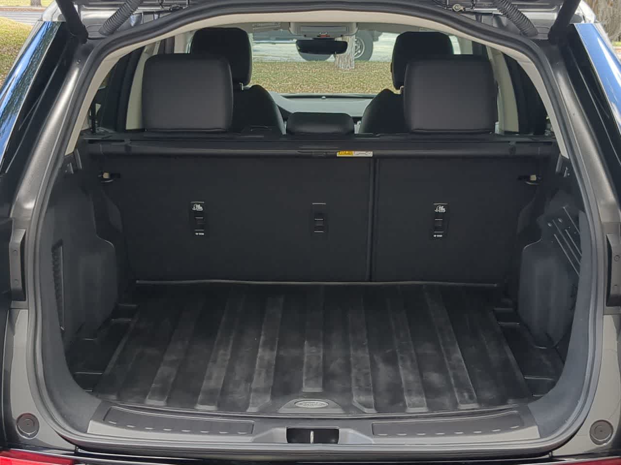 Thumbnail: 2025 Land Rover Discovery Sport - 37