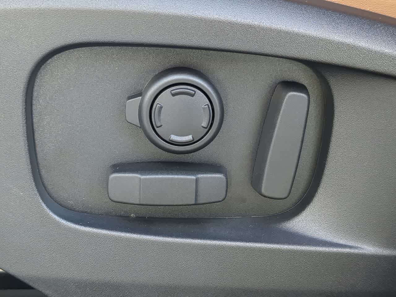 Thumbnail: 2025 Land Rover Defender - 18