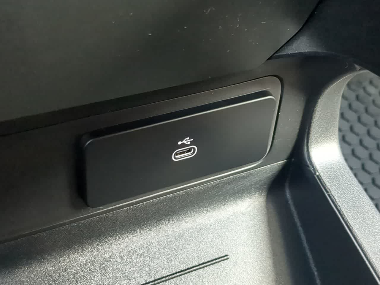 Thumbnail: 2025 Land Rover Defender - 34