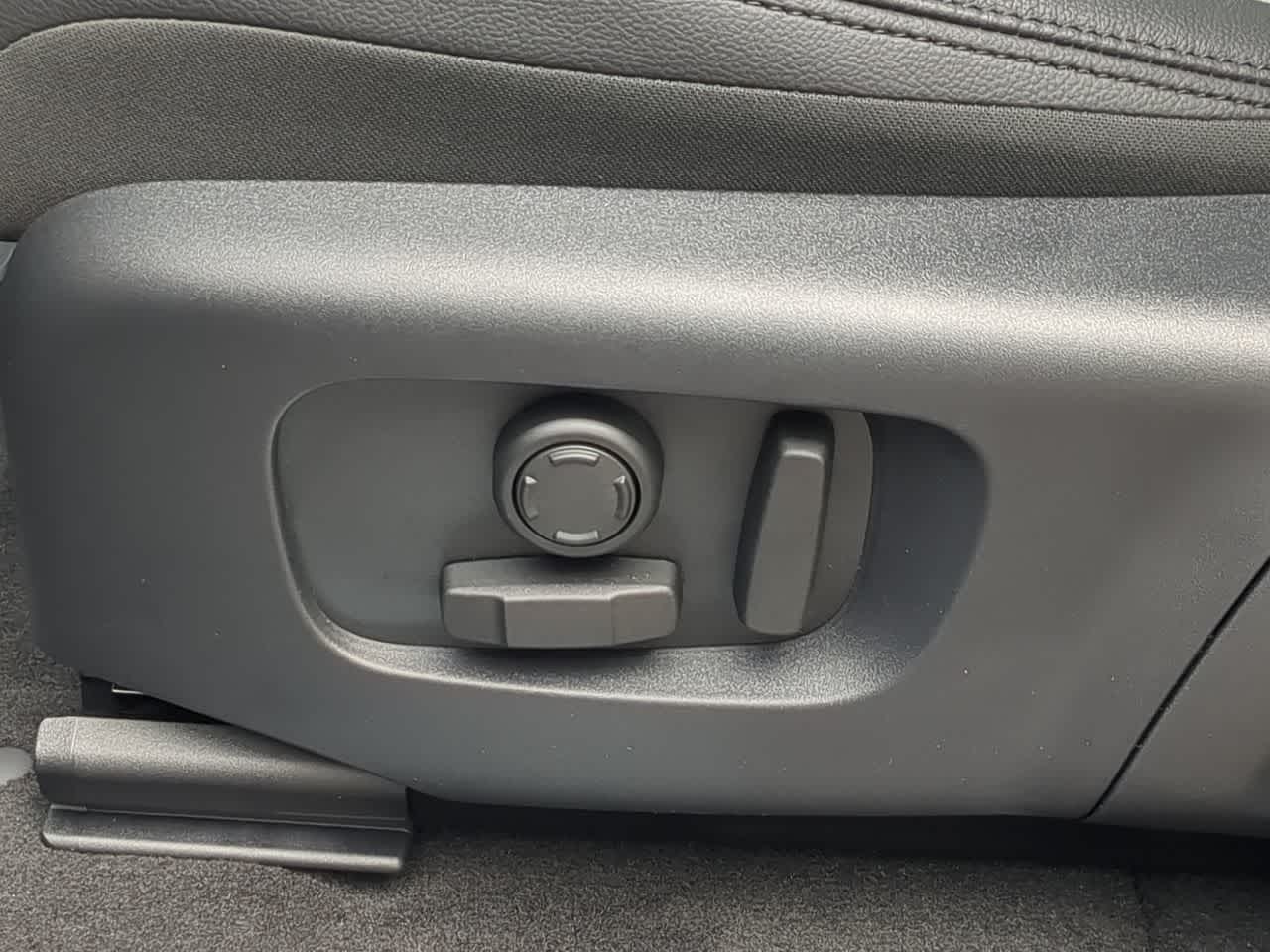 Thumbnail: 2026 Land Rover Range Rover Evoque - 18