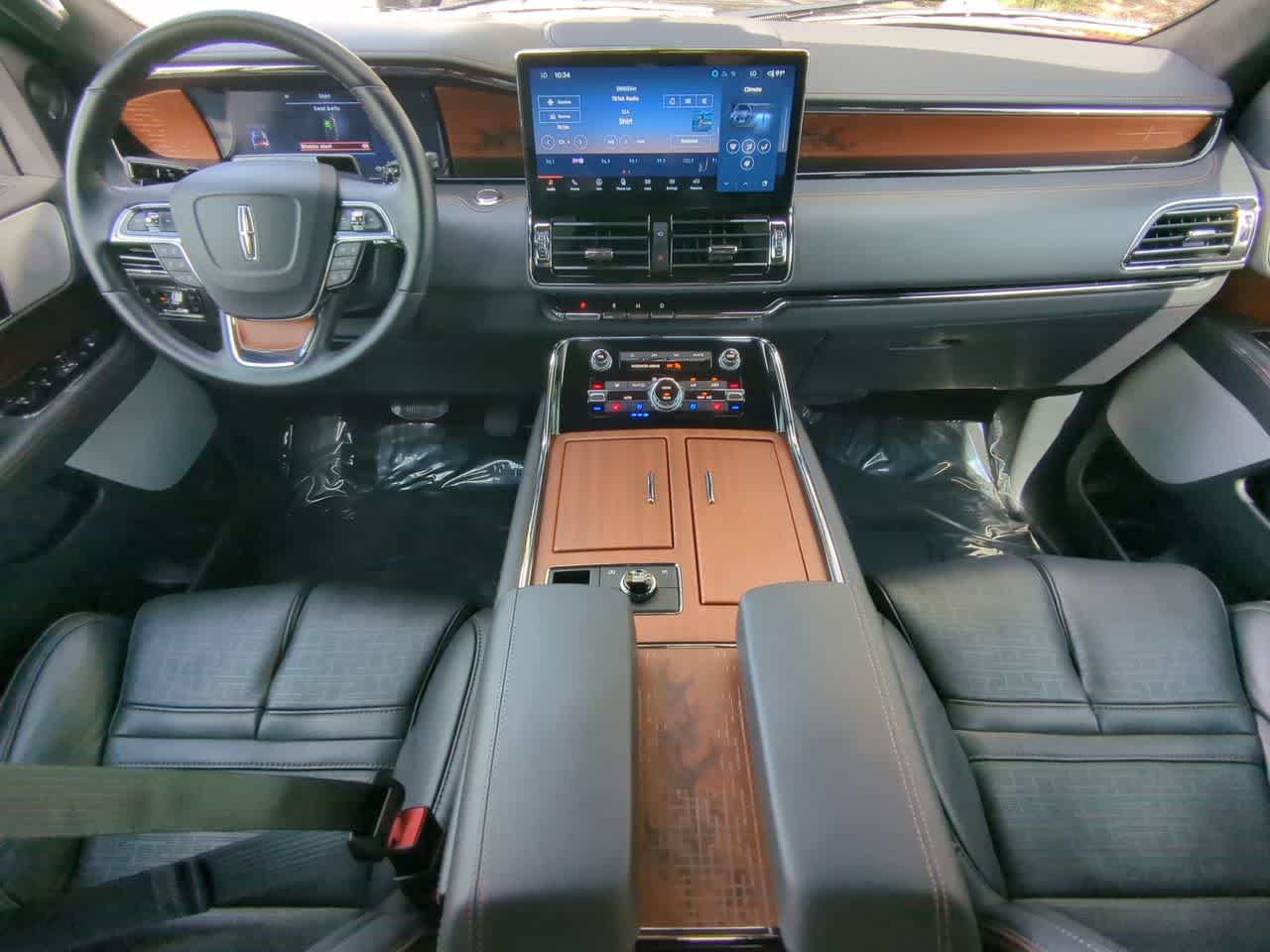 Thumbnail: 2024 Lincoln Navigator L - 15