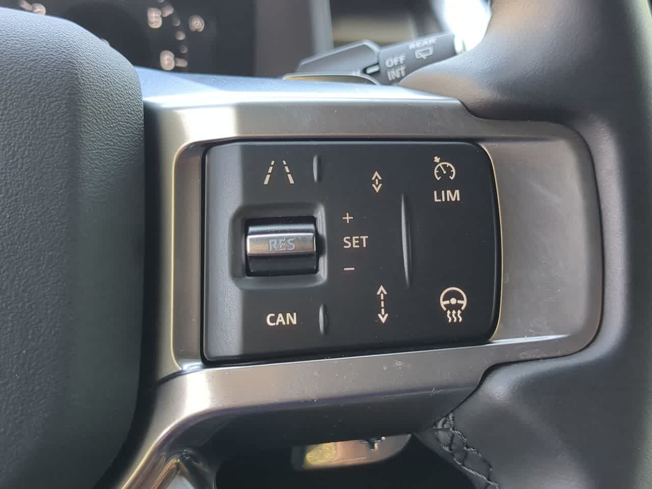 Thumbnail: 2025 Land Rover Discovery - 26