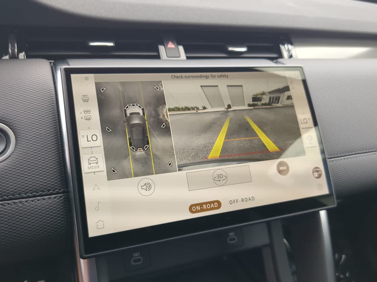 Thumbnail: 2025 Land Rover Discovery Sport - 30