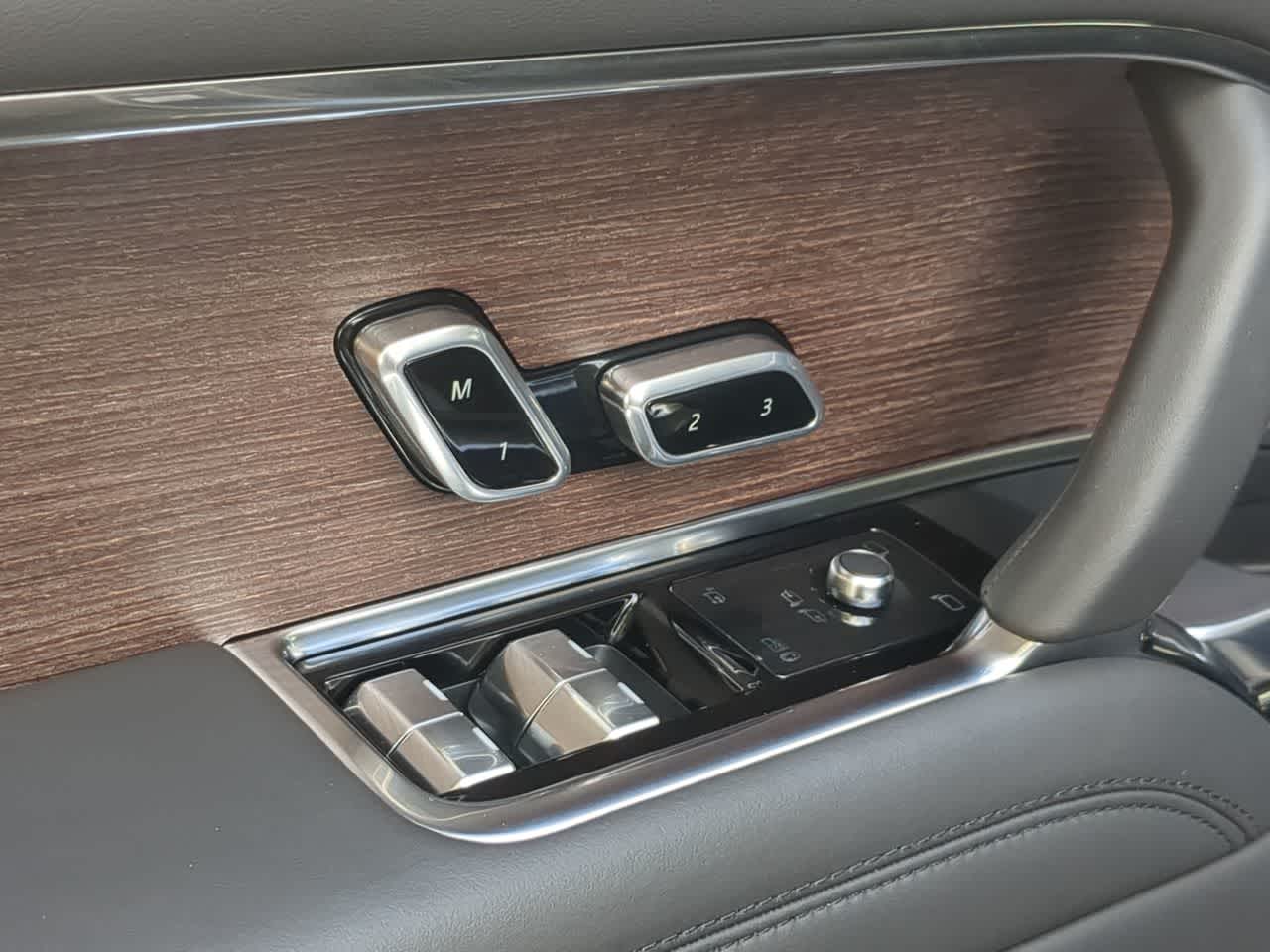 Thumbnail: 2024 Land Rover Range Rover - 17