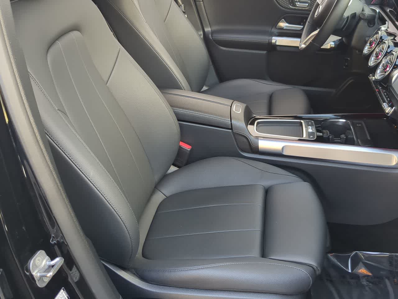 Thumbnail: 2024 Mercedes-Benz GLB - 22