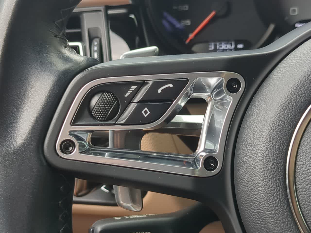 Thumbnail: 2021 Porsche Macan - 25