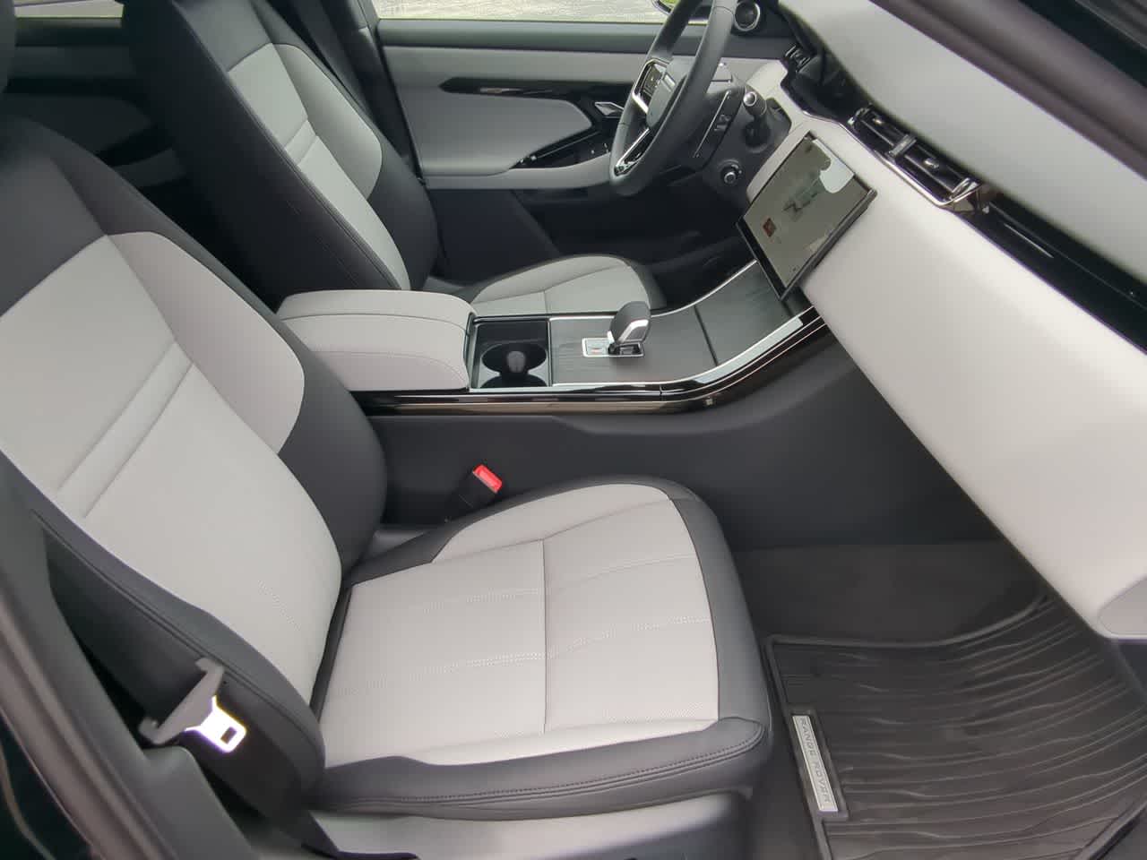 Thumbnail: 2026 Land Rover Range Rover Evoque - 24