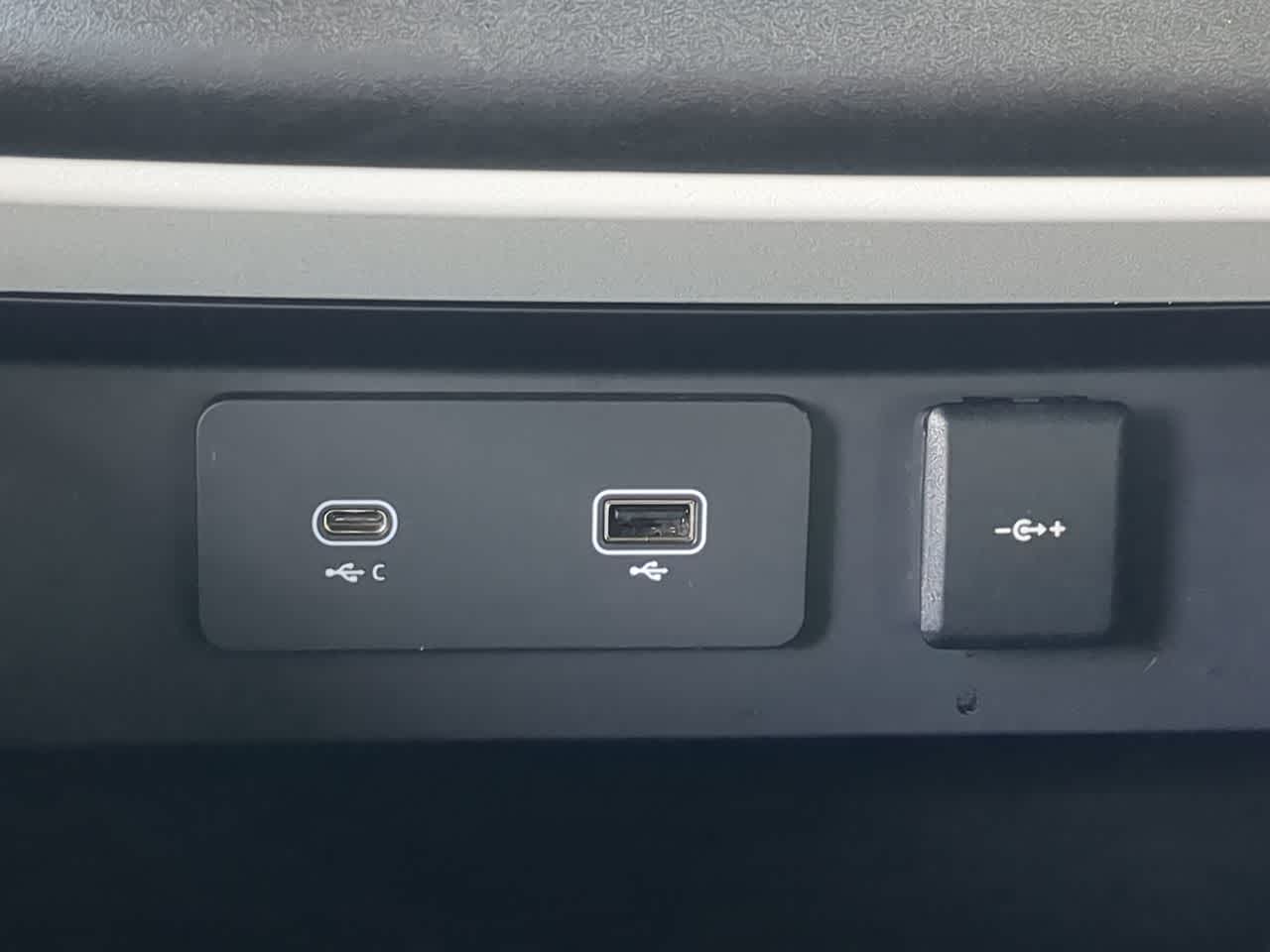 Thumbnail: 2022 Land Rover Defender - 34