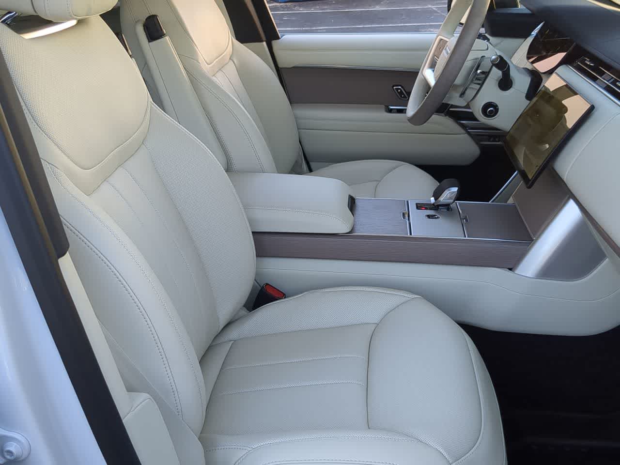 Thumbnail: 2025 Land Rover Range Rover - 24