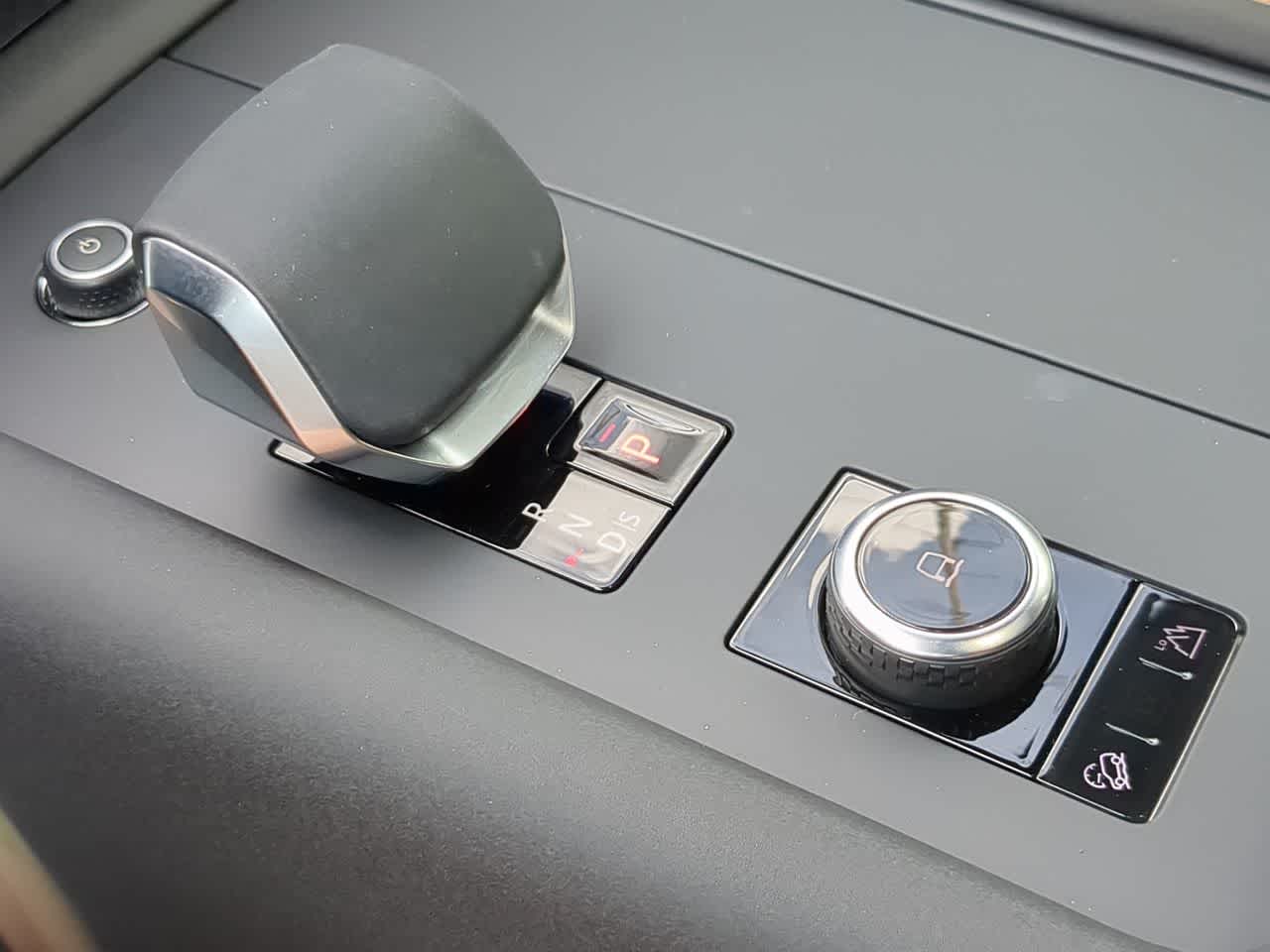 Thumbnail: 2024 Land Rover Discovery - 33