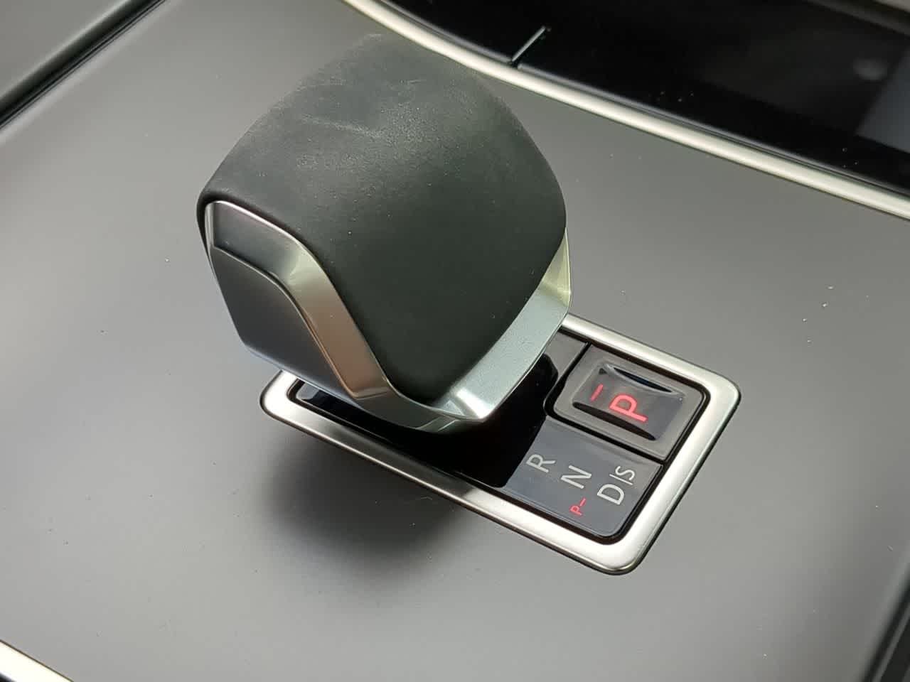 Thumbnail: 2025 Land Rover Range Rover Evoque - 33