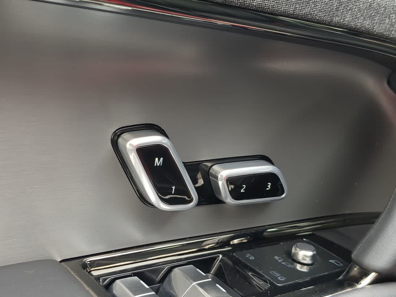 Thumbnail: 2025 Land Rover Range Rover Sport - 18