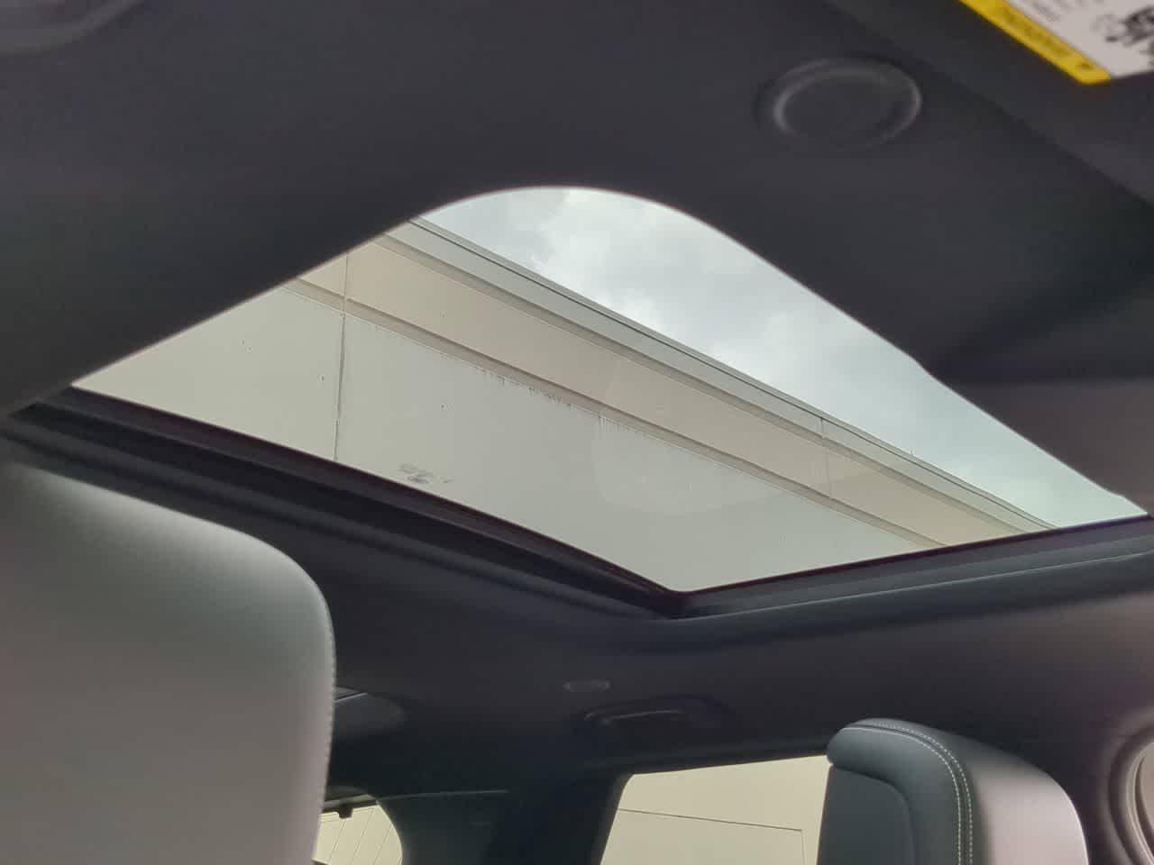 Thumbnail: 2025 Land Rover Discovery - 20