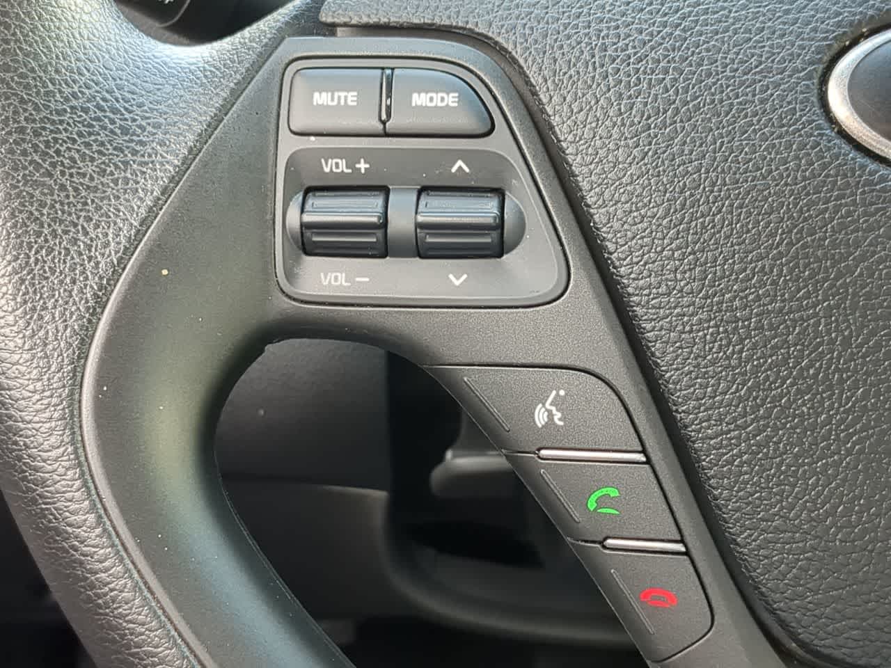 Thumbnail: 2016 Kia Forte - 23