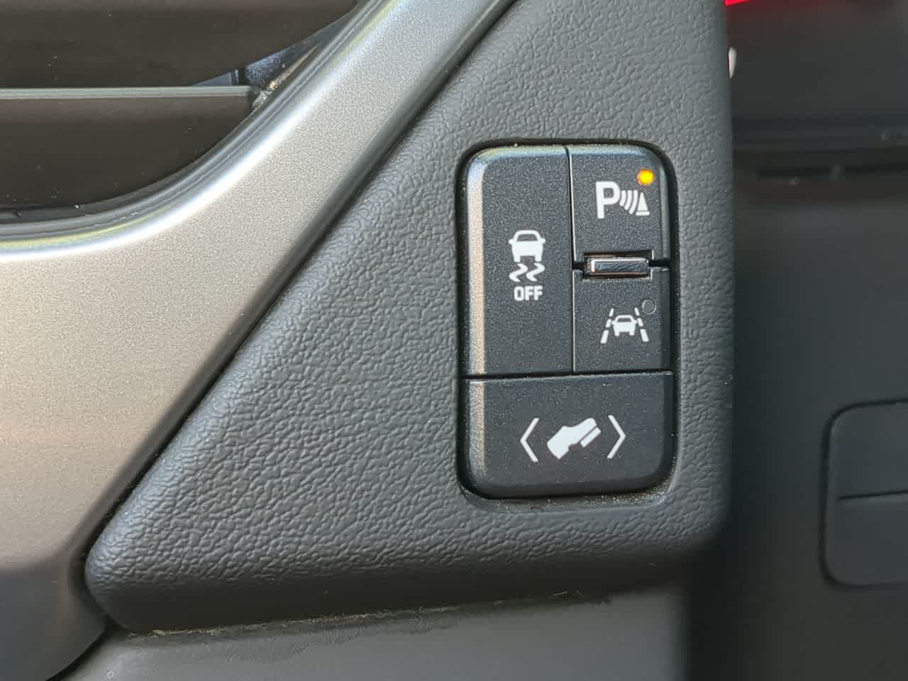 Thumbnail: 2018 Chevrolet Tahoe - 34