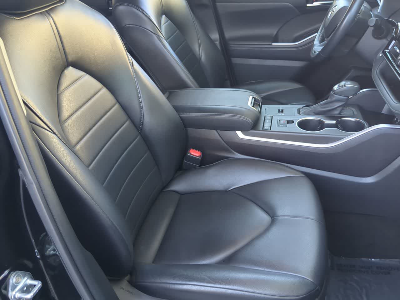 Thumbnail: 2022 Toyota Highlander - 24