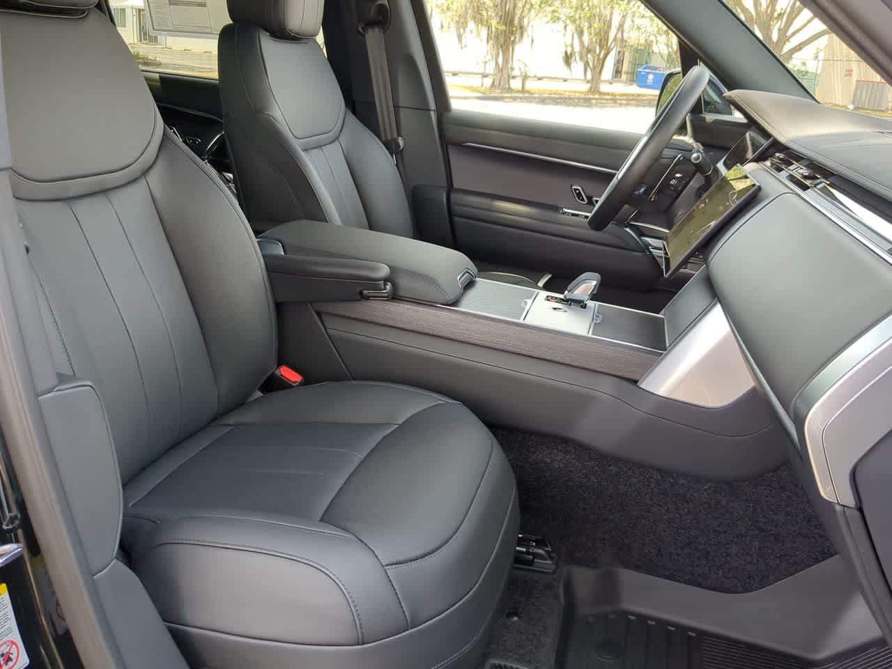 2025 Land Rover Range Rover SE 23