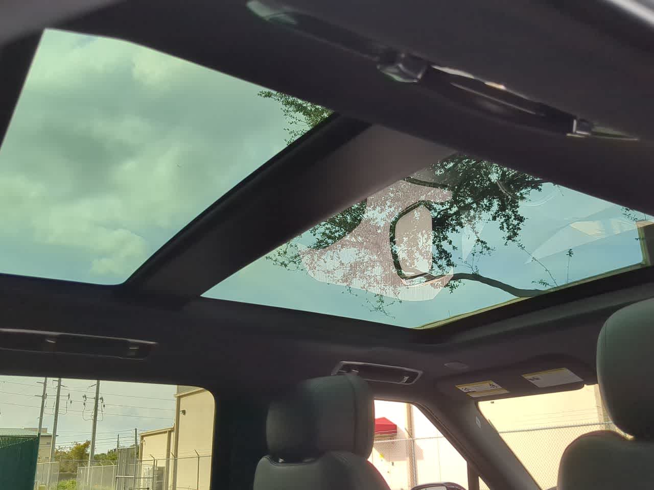 Thumbnail: 2025 Land Rover Range Rover Sport - 23