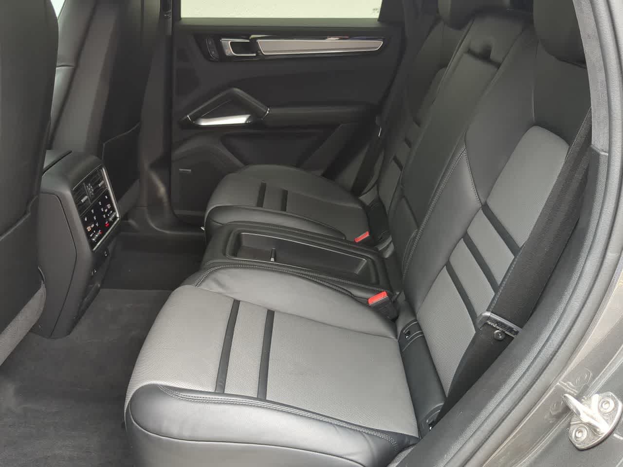 Thumbnail: 2023 Porsche Cayenne - 20