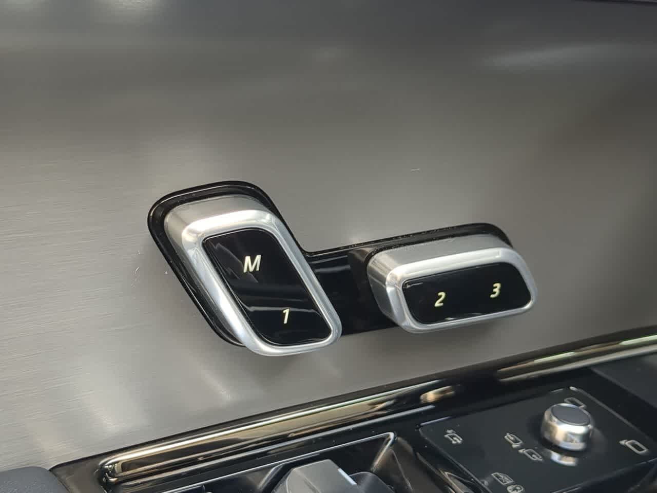 Thumbnail: 2023 Land Rover Range Rover Sport - 17